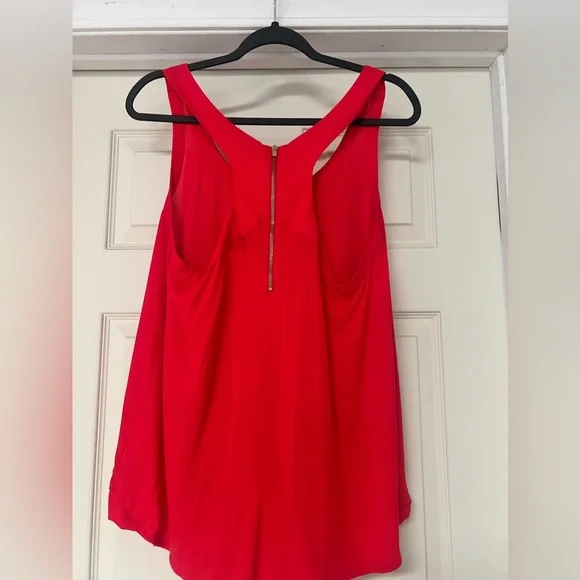 Express zipper back tank - Picture 2 of 3